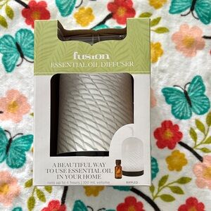 Rippled White Essential Oil Diffuser